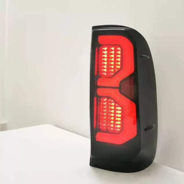 Lanterna hilux vigo modelo 2021 smoke versão 2005 - 2015