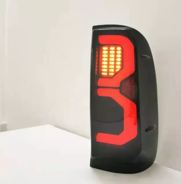 Lanterna hilux vigo modelo 2021 smoke versão 2005 - 2015 - Imagem 3